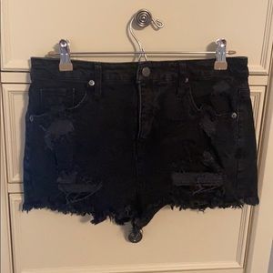 super cute black ripped shorts!!